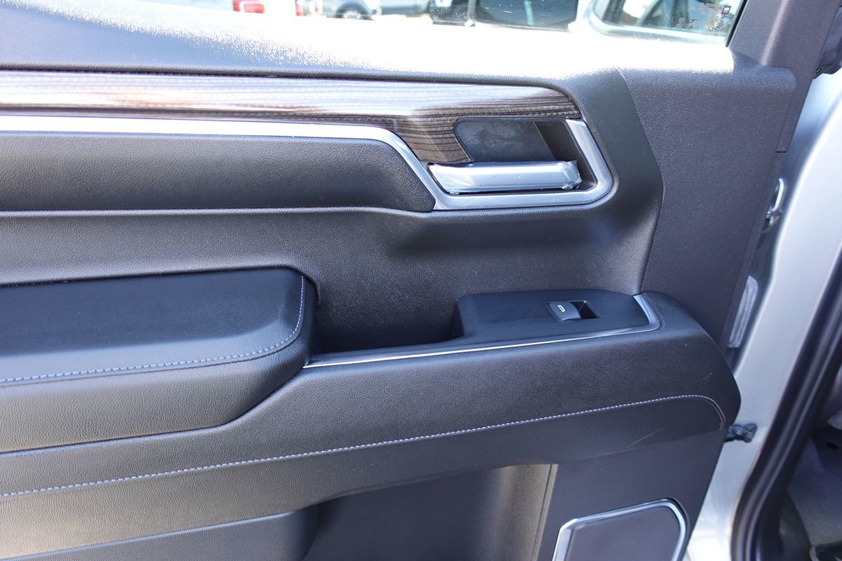 Photo 23 of this Chevrolet Silverado 1500