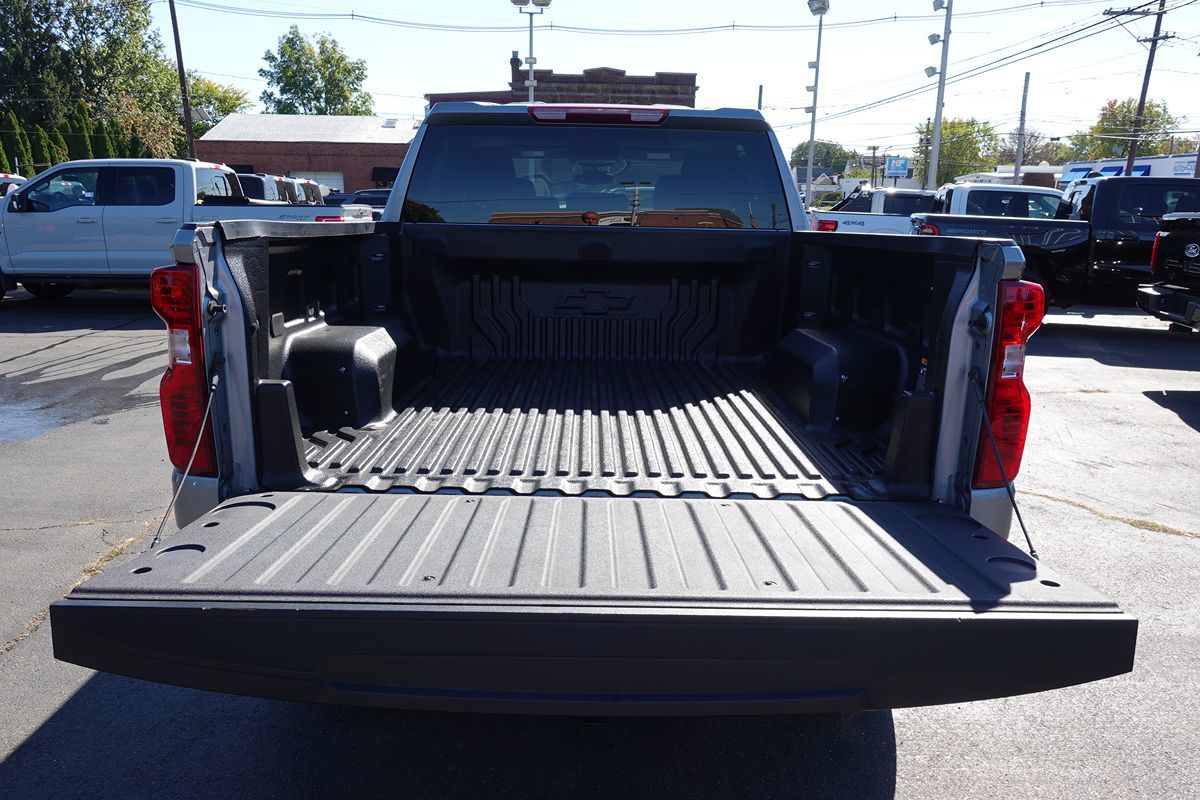 Photo 26 of this Chevrolet Silverado 1500