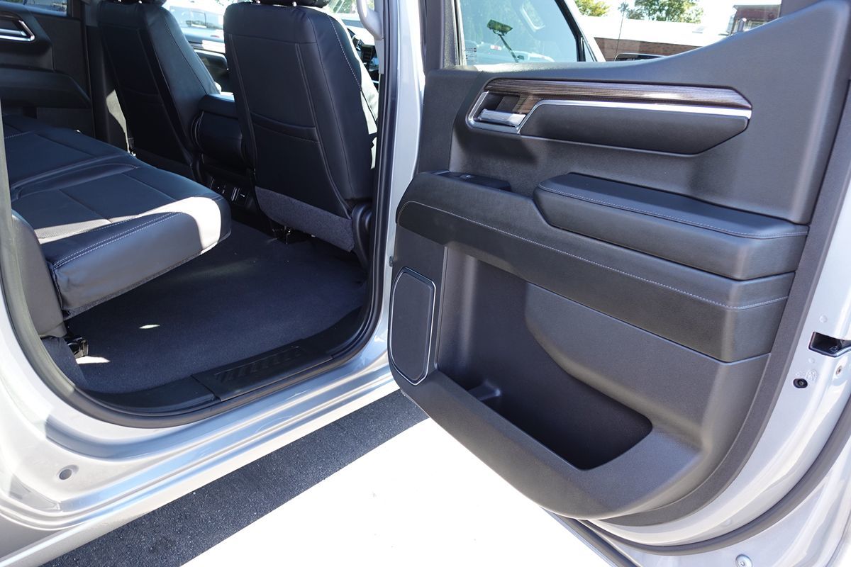 Photo 29 of this Chevrolet Silverado 1500