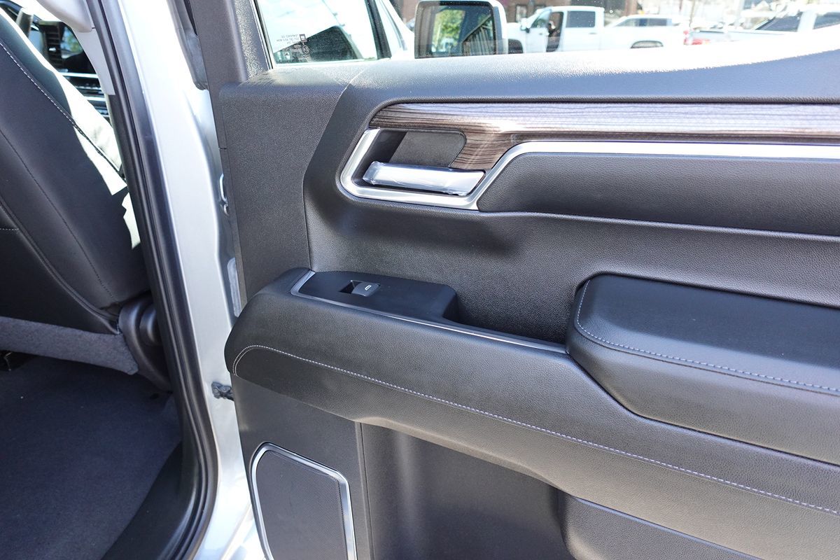 Photo 30 of this Chevrolet Silverado 1500
