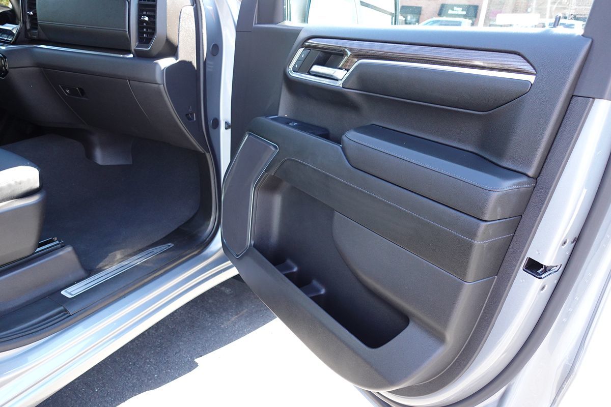 Photo 34 of this Chevrolet Silverado 1500
