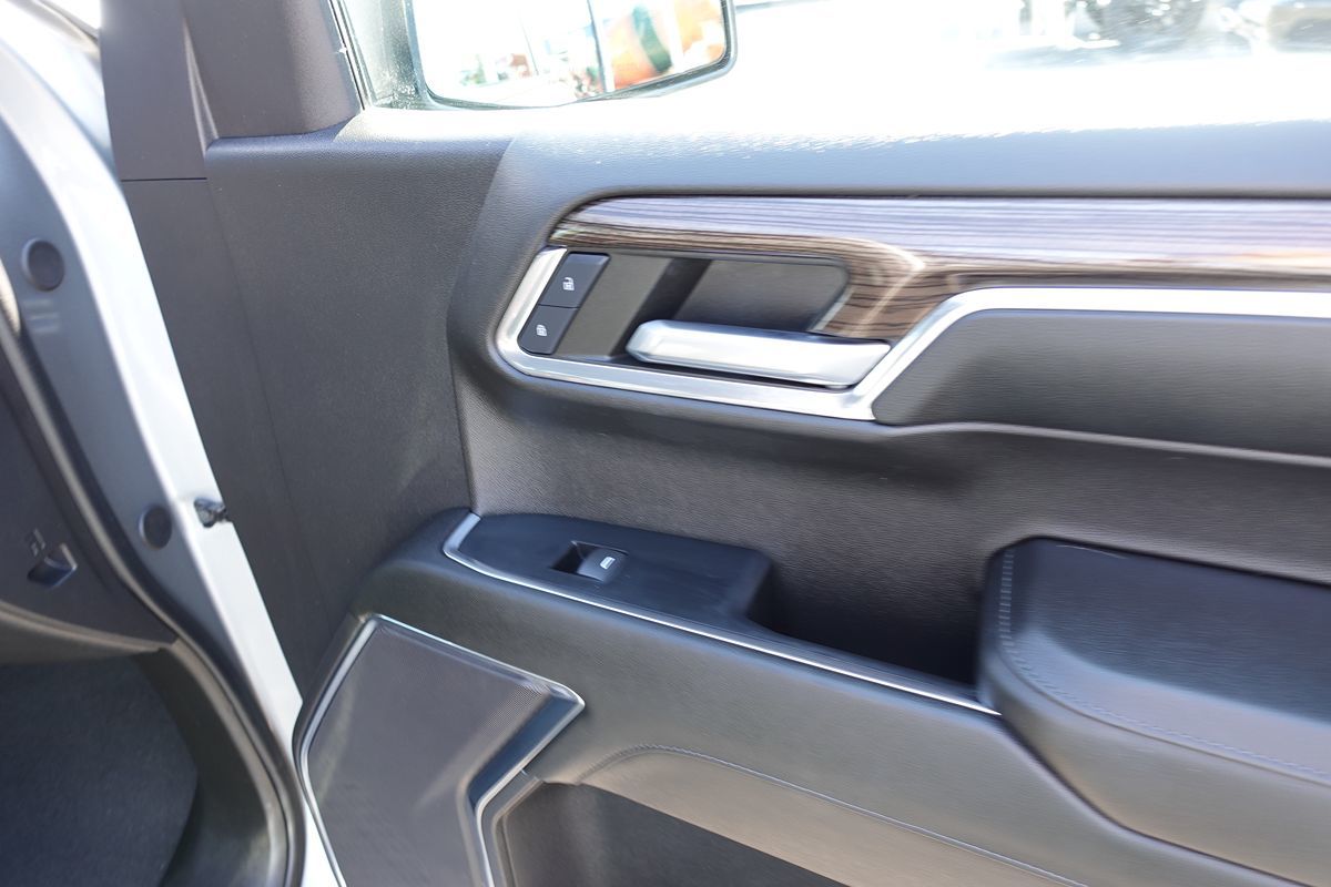 Photo 35 of this Chevrolet Silverado 1500