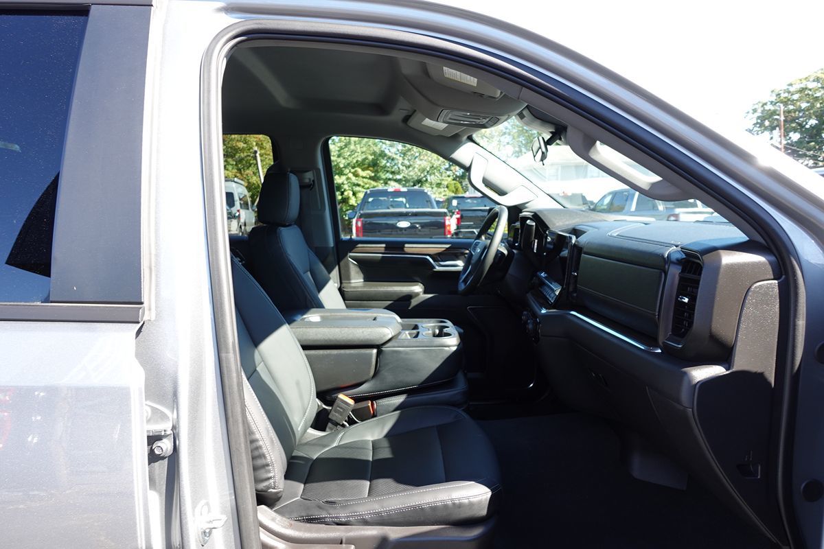 Photo 36 of this Chevrolet Silverado 1500