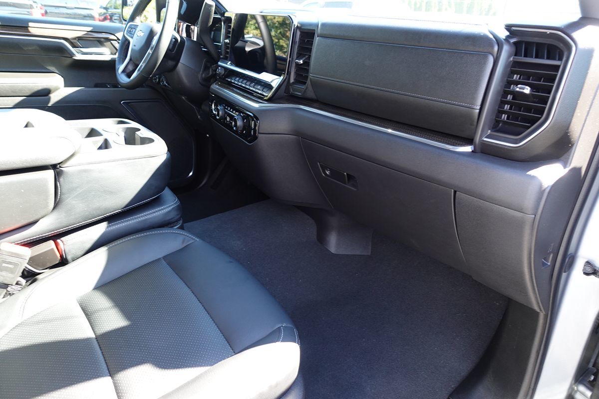 Photo 38 of this Chevrolet Silverado 1500