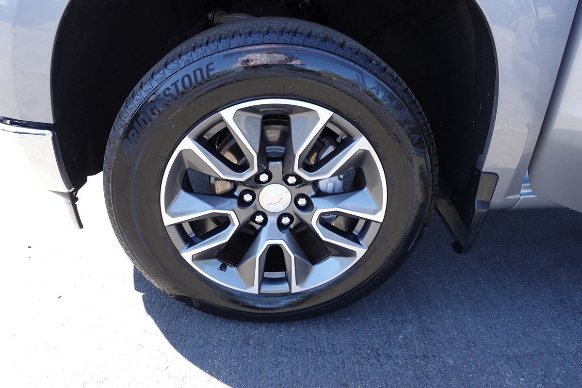Photo 56 of this Chevrolet Silverado 1500