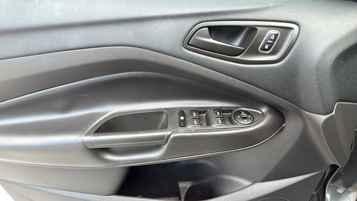Photo 14 of this Ford Escape