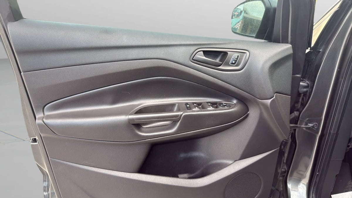Photo 15 of this Ford Escape