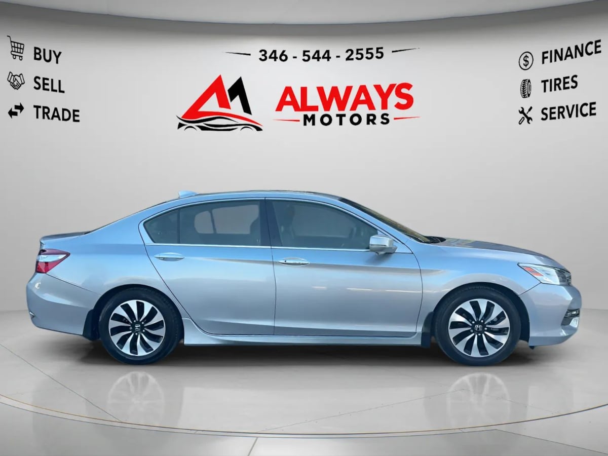 Photo 4 of this Honda Accord Hybrid