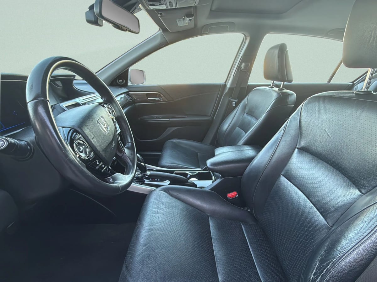 Photo 9 of this Honda Accord Hybrid