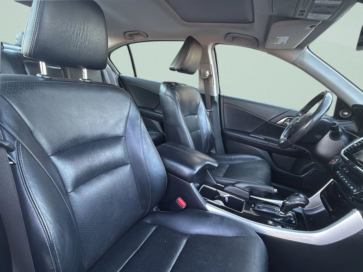 Photo 10 of this Honda Accord Hybrid