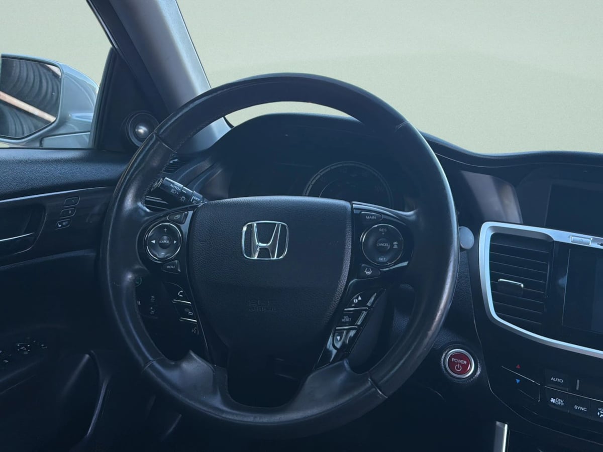 Photo 13 of this Honda Accord Hybrid