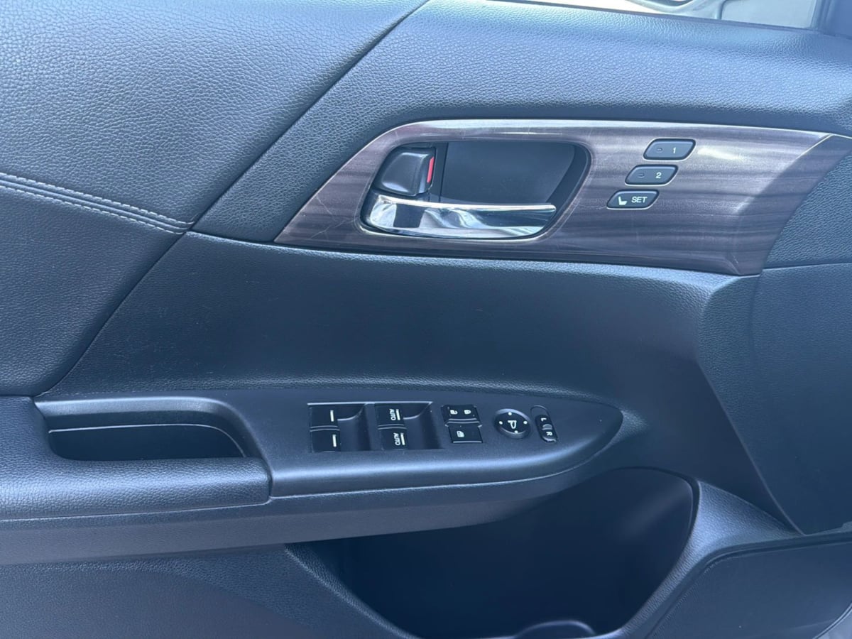 Photo 14 of this Honda Accord Hybrid