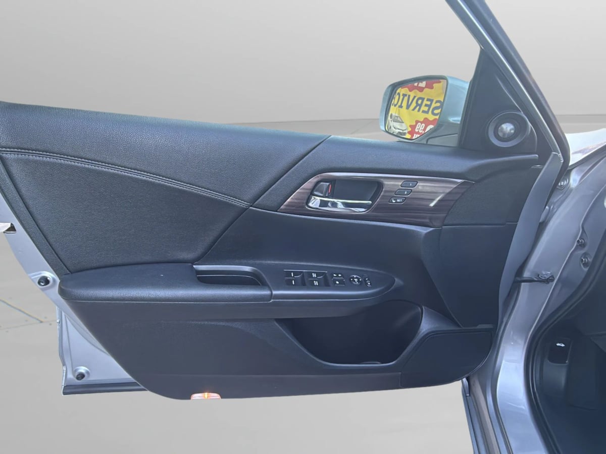 Photo 15 of this Honda Accord Hybrid
