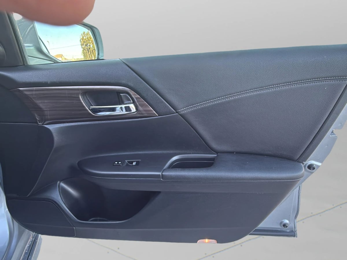 Photo 16 of this Honda Accord Hybrid