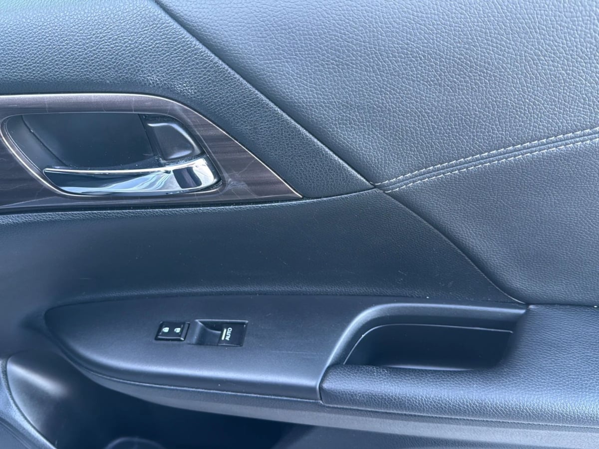 Photo 17 of this Honda Accord Hybrid