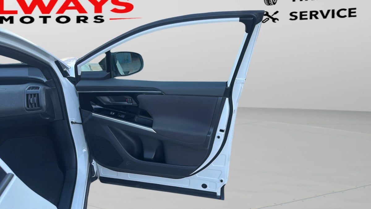 Photo 17 of this Subaru Solterra
