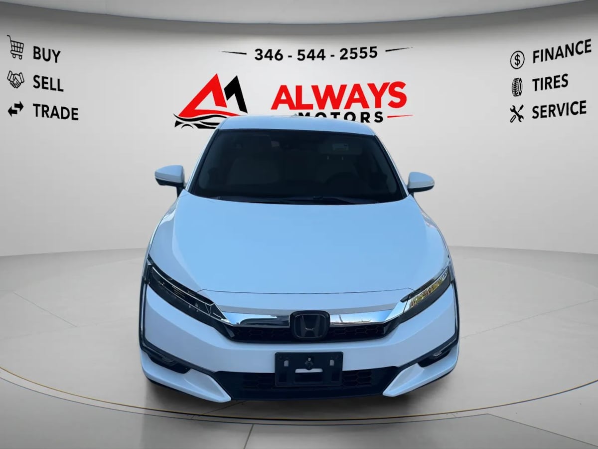 Photo 2 of this Honda Clarity Plug-In Hybrid