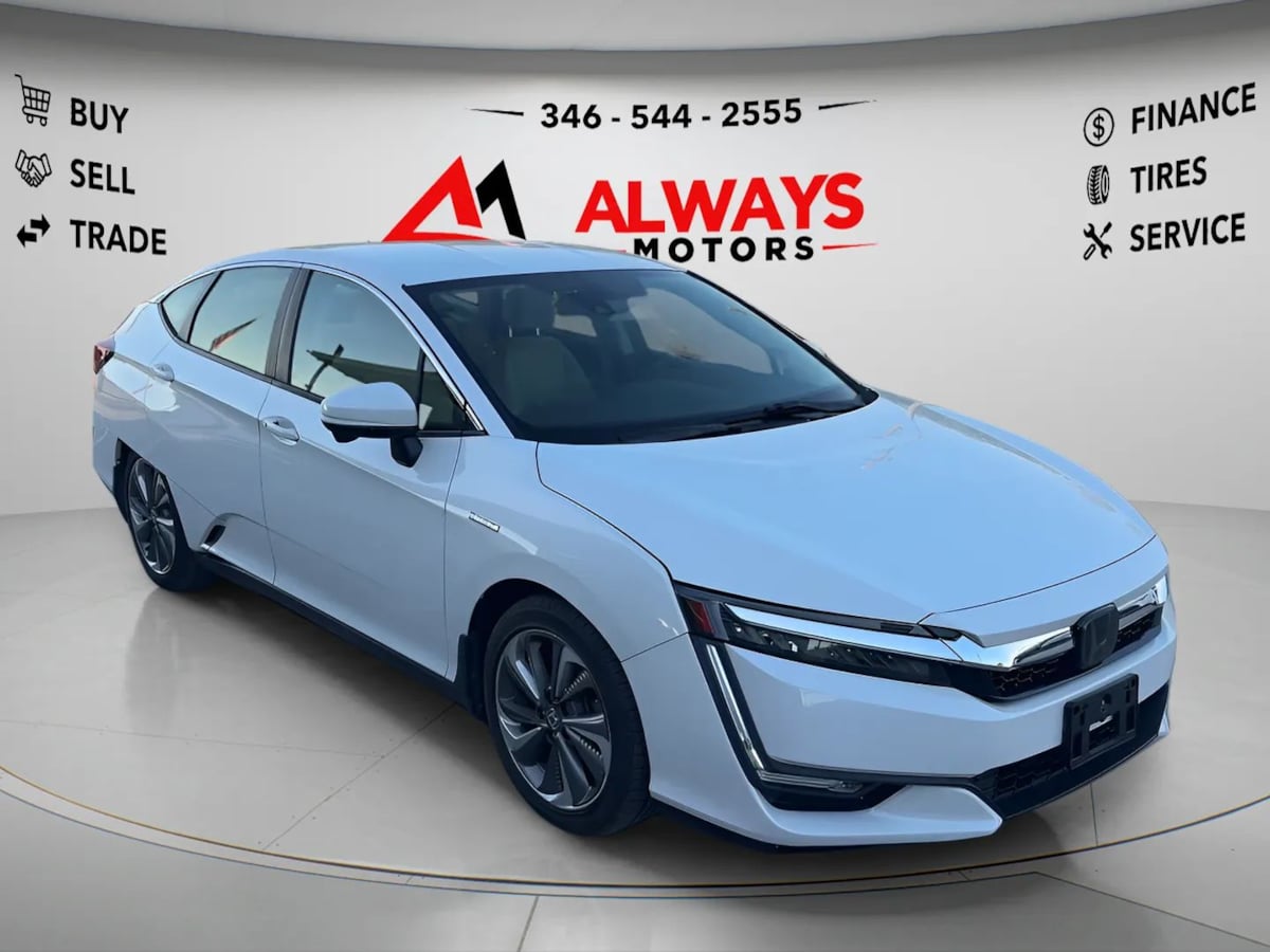 Photo 3 of this Honda Clarity Plug-In Hybrid