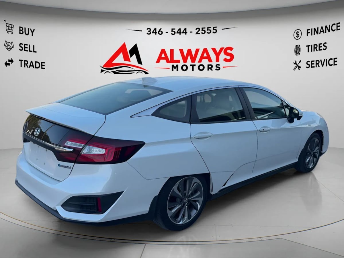 Photo 5 of this Honda Clarity Plug-In Hybrid