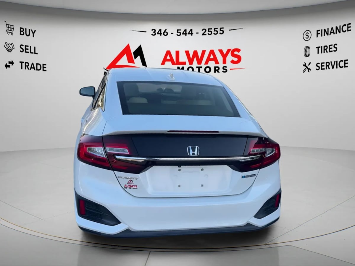 Photo 6 of this Honda Clarity Plug-In Hybrid