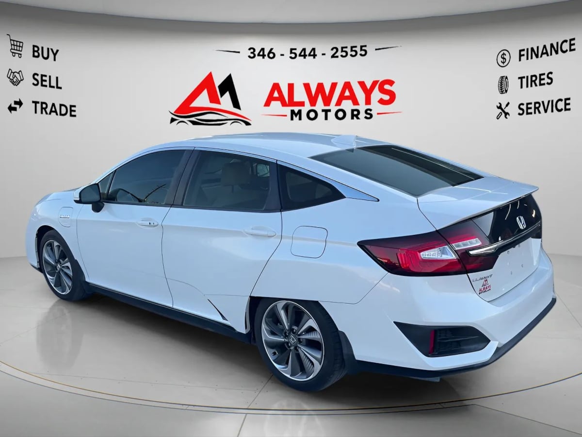 Photo 7 of this Honda Clarity Plug-In Hybrid