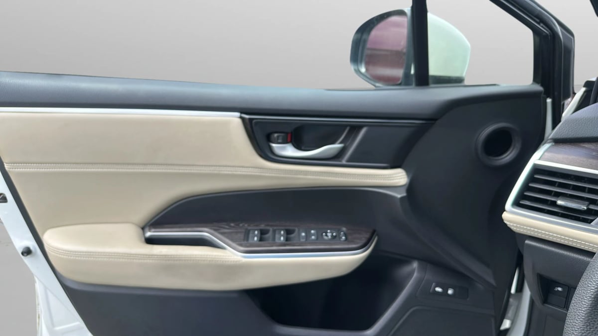 Photo 16 of this Honda Clarity Plug-In Hybrid