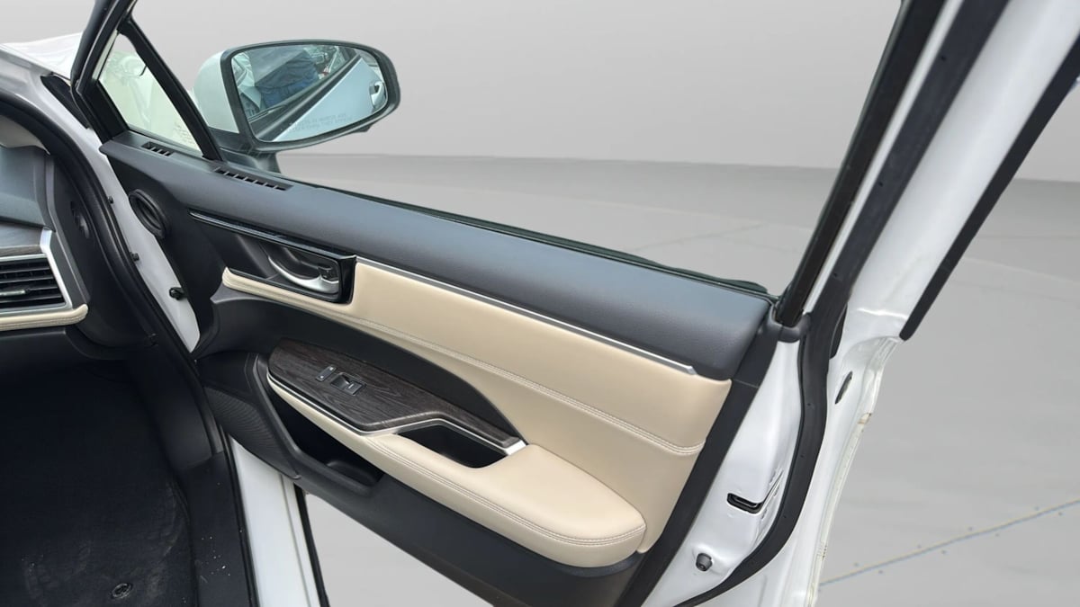 Photo 17 of this Honda Clarity Plug-In Hybrid