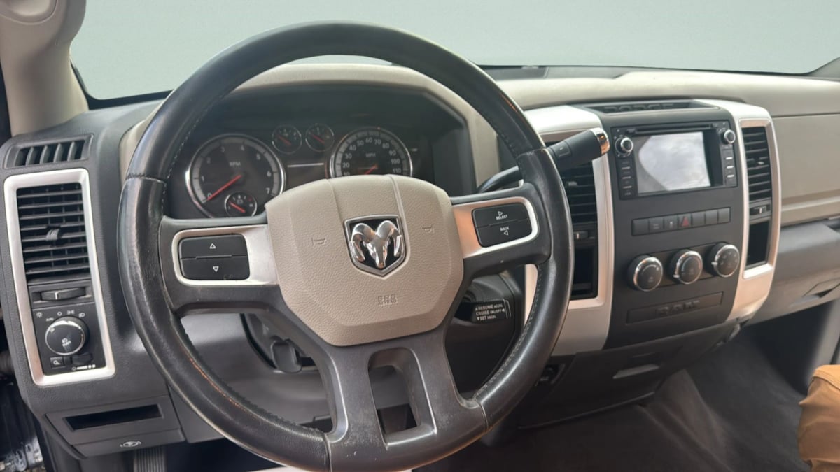 Photo 13 of this Dodge Ram 1500