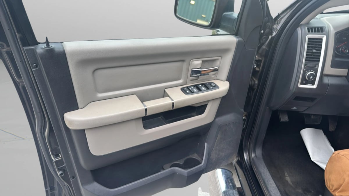 Photo 16 of this Dodge Ram 1500