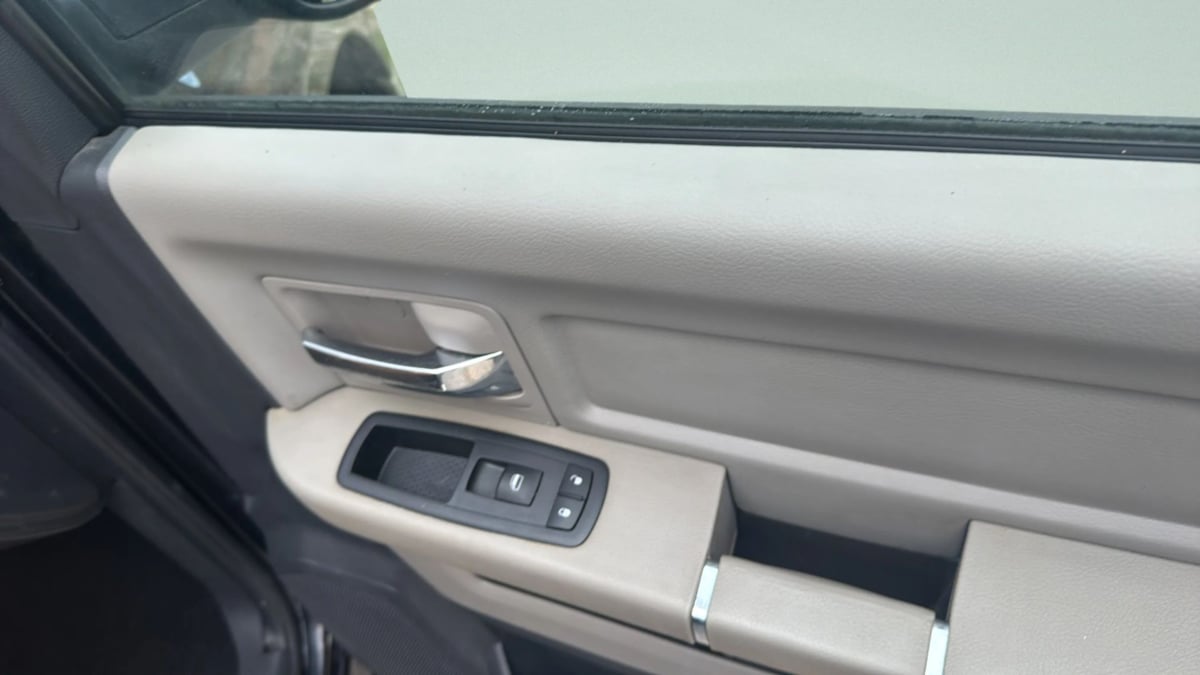 Photo 18 of this Dodge Ram 1500