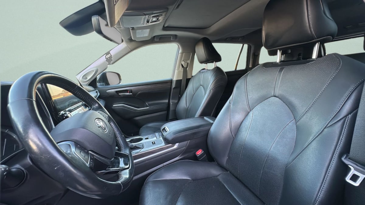 Photo 9 of this Toyota Highlander