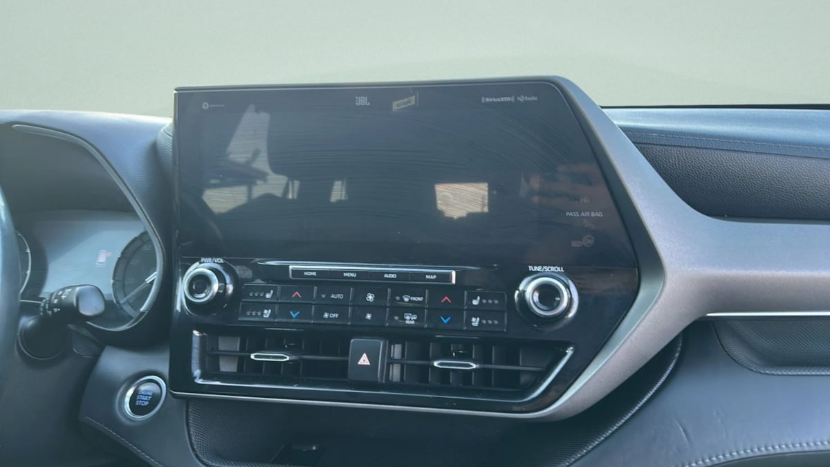 Photo 12 of this Toyota Highlander