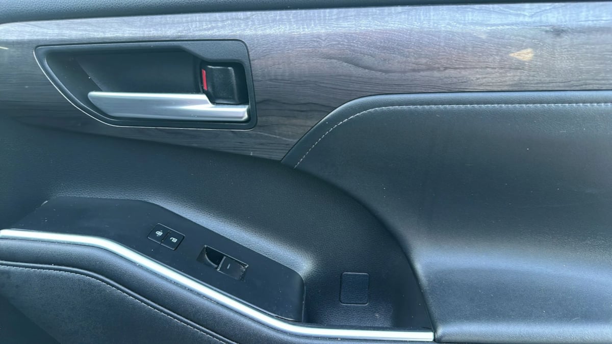 Photo 16 of this Toyota Highlander