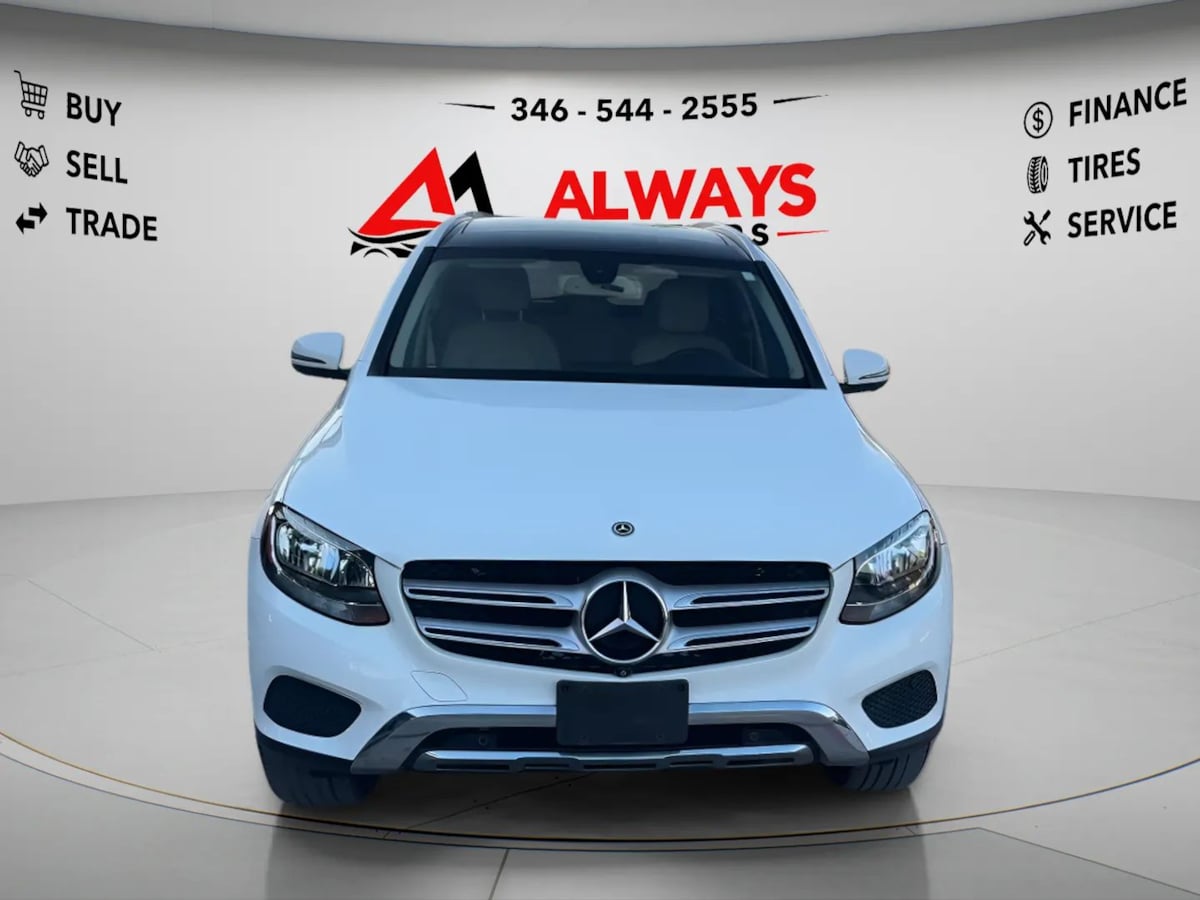 Photo 2 of this Mercedes-Benz GLC 300