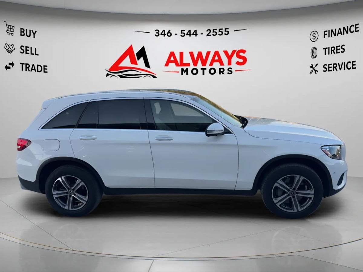 Photo 4 of this Mercedes-Benz GLC 300