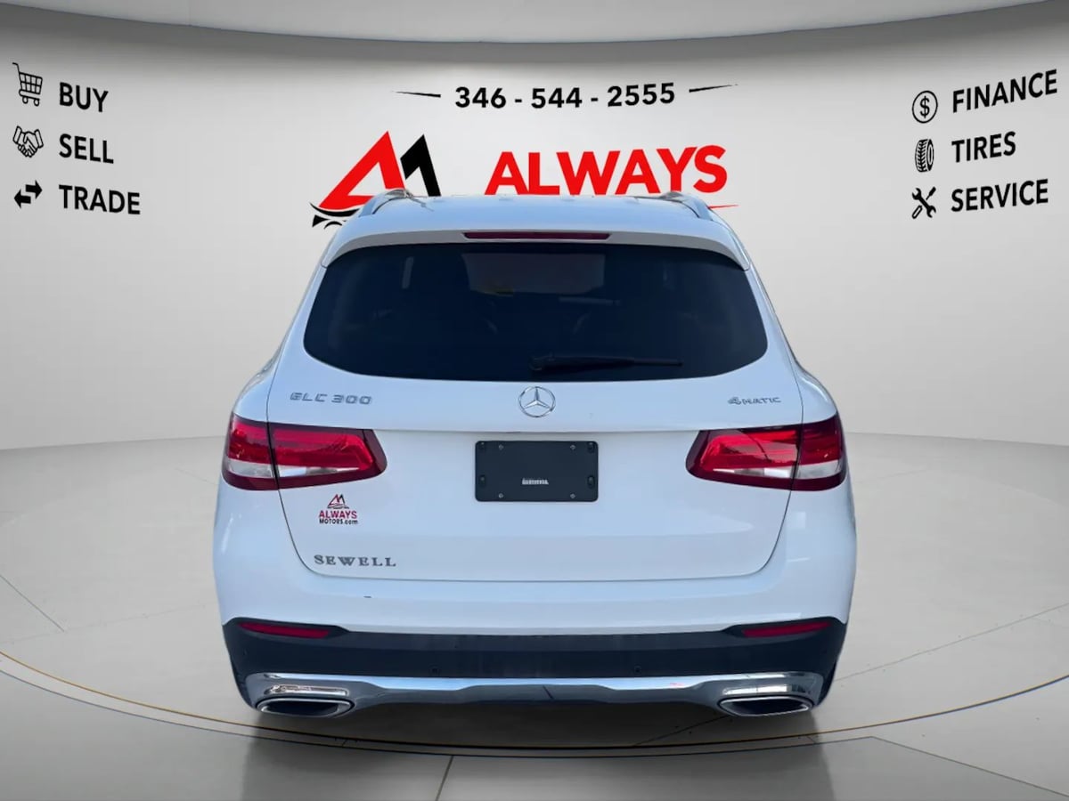 Photo 6 of this Mercedes-Benz GLC 300