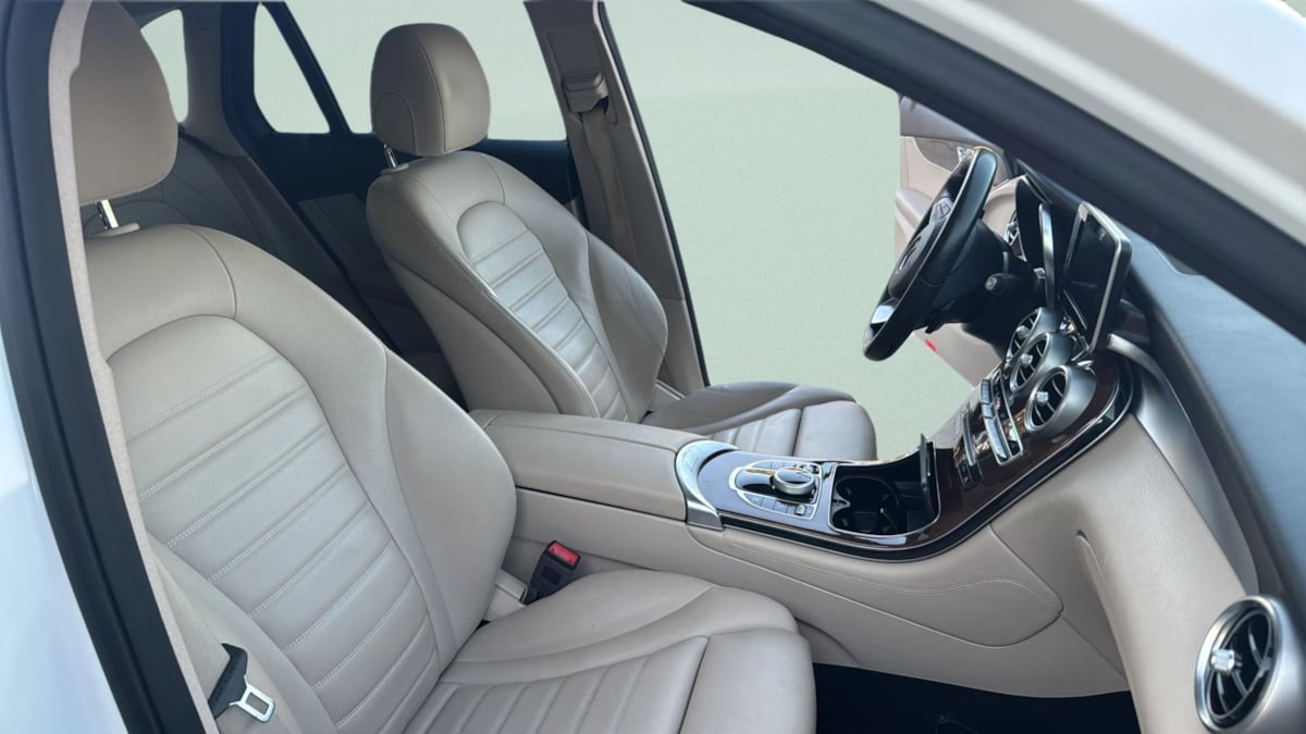 Photo 10 of this Mercedes-Benz GLC 300