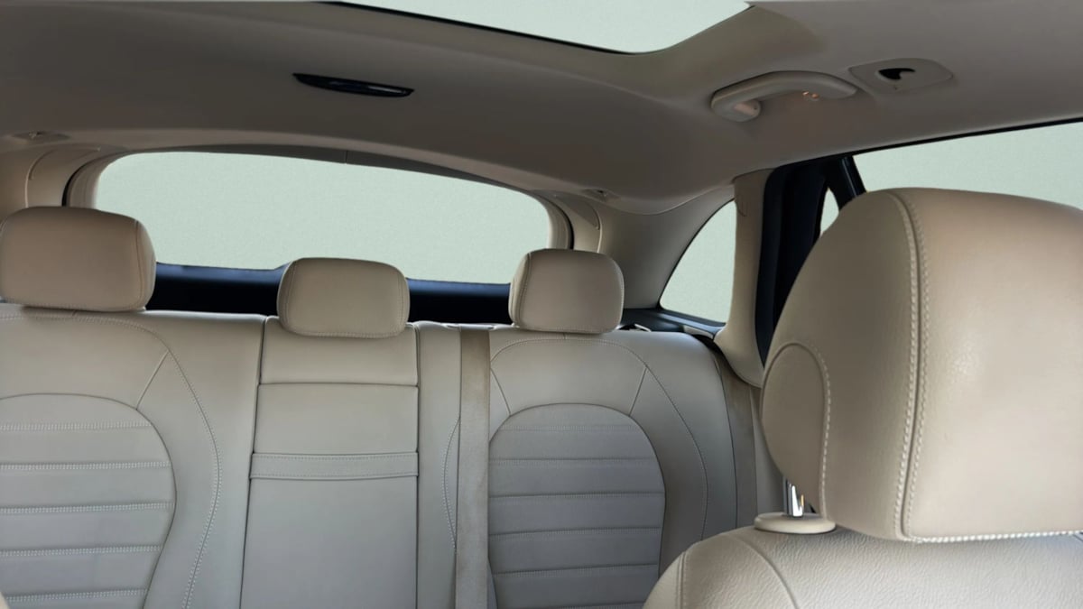 Photo 11 of this Mercedes-Benz GLC 300