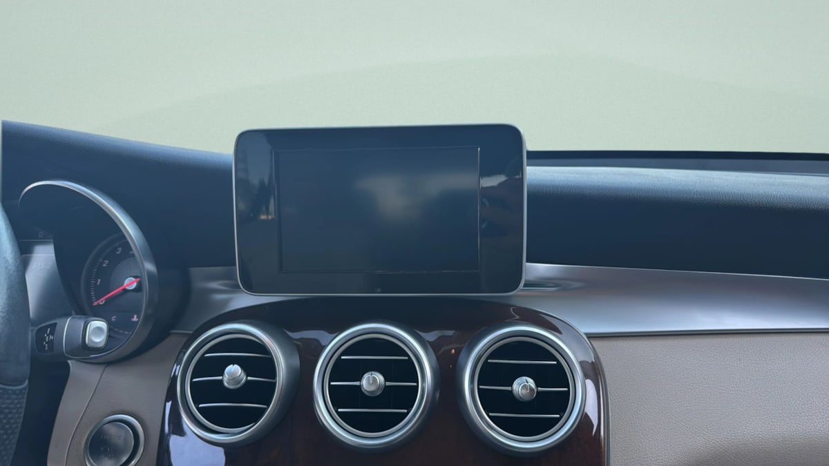 Photo 12 of this Mercedes-Benz GLC 300