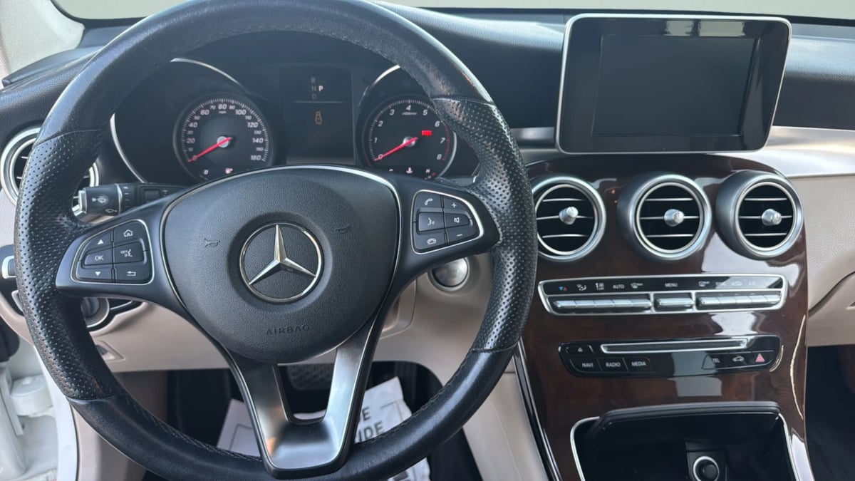 Photo 13 of this Mercedes-Benz GLC 300