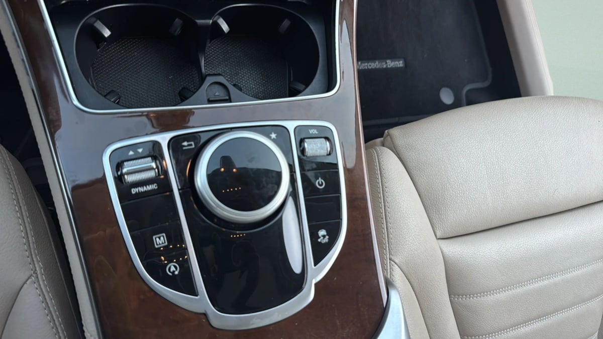 Photo 15 of this Mercedes-Benz GLC 300