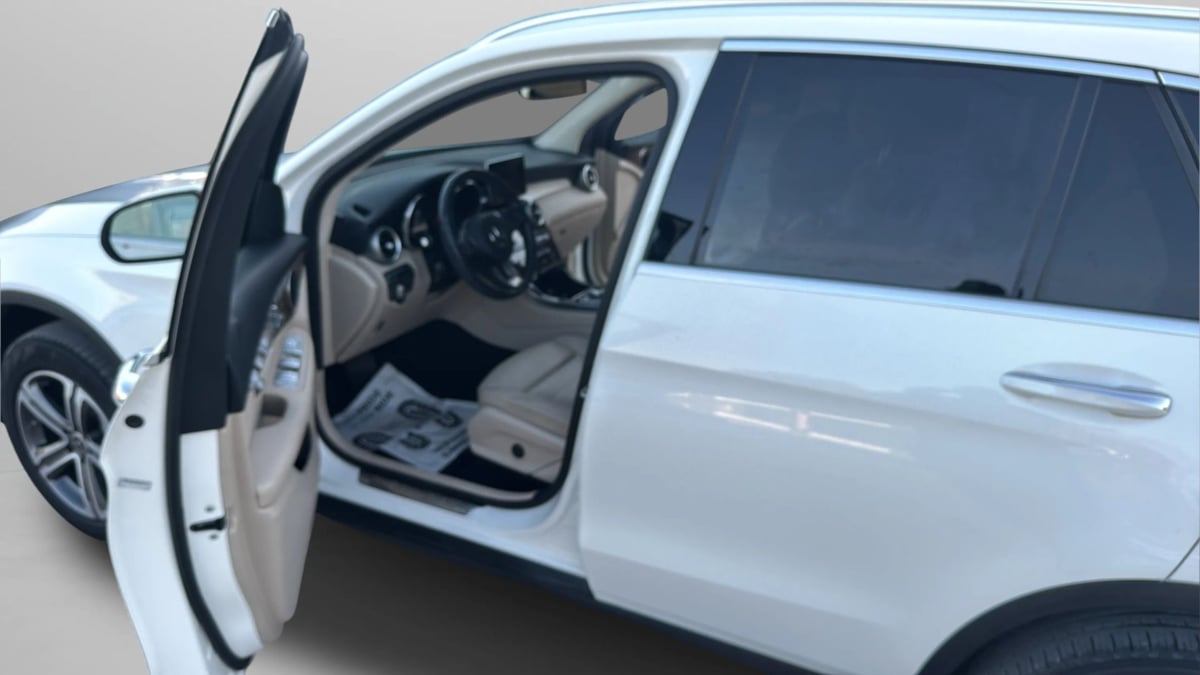 Photo 17 of this Mercedes-Benz GLC 300