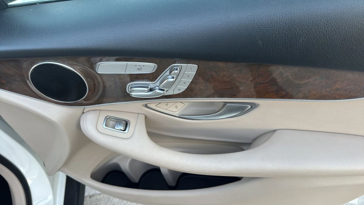 Photo 18 of this Mercedes-Benz GLC 300