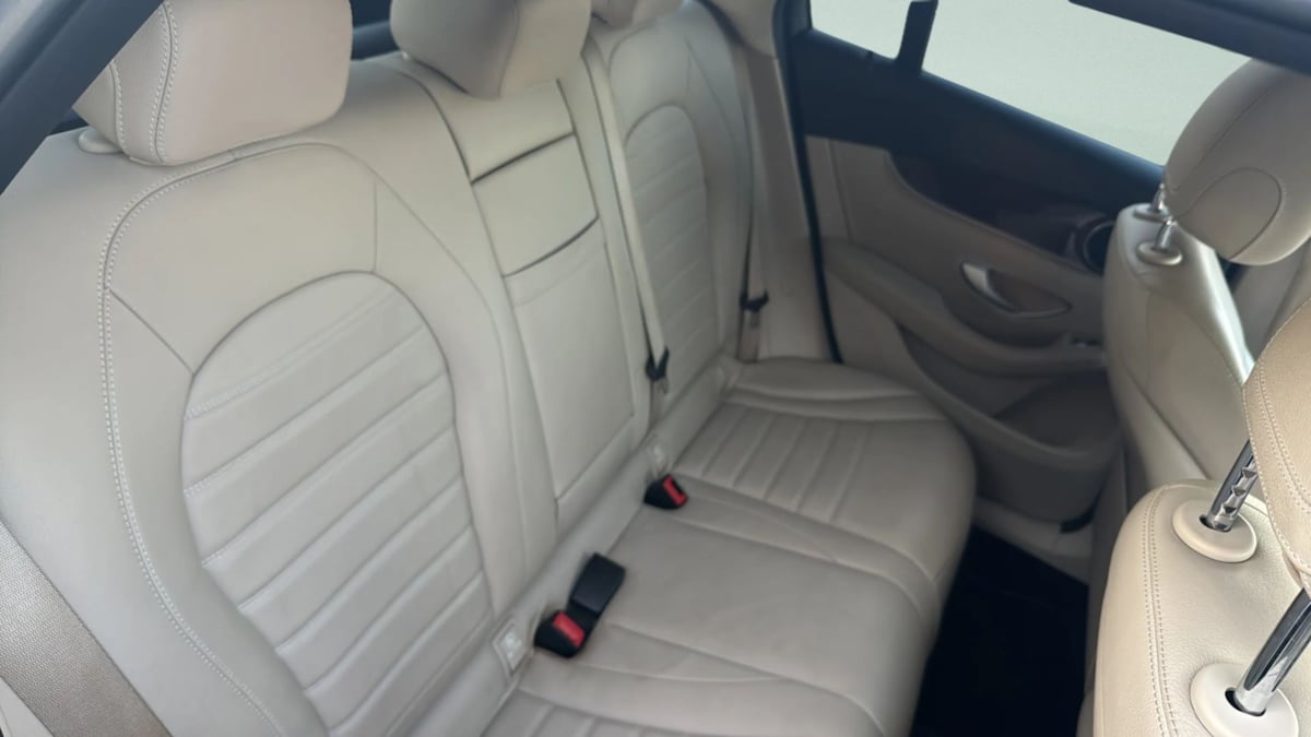 Photo 19 of this Mercedes-Benz GLC 300