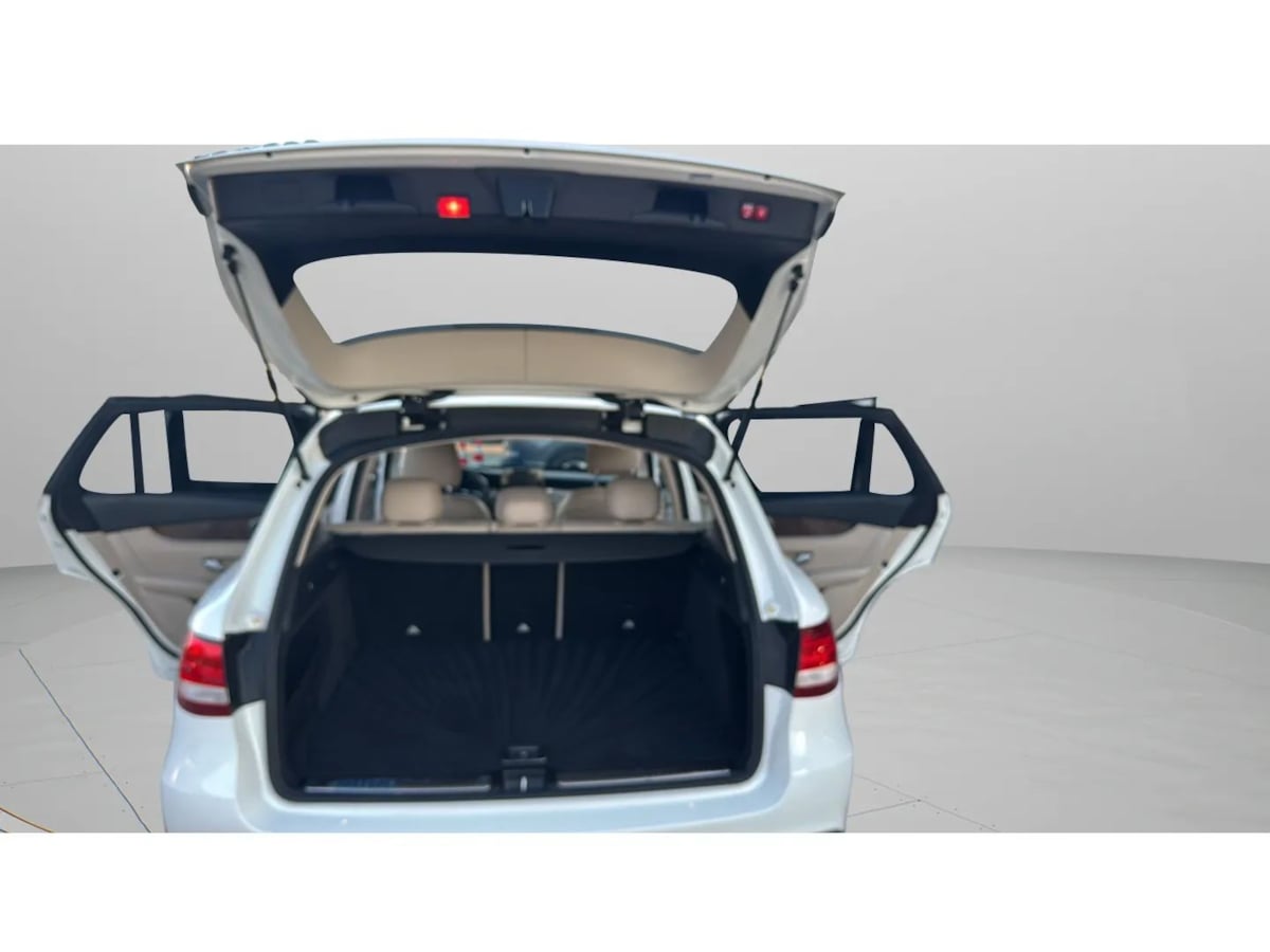 Photo 21 of this Mercedes-Benz GLC 300