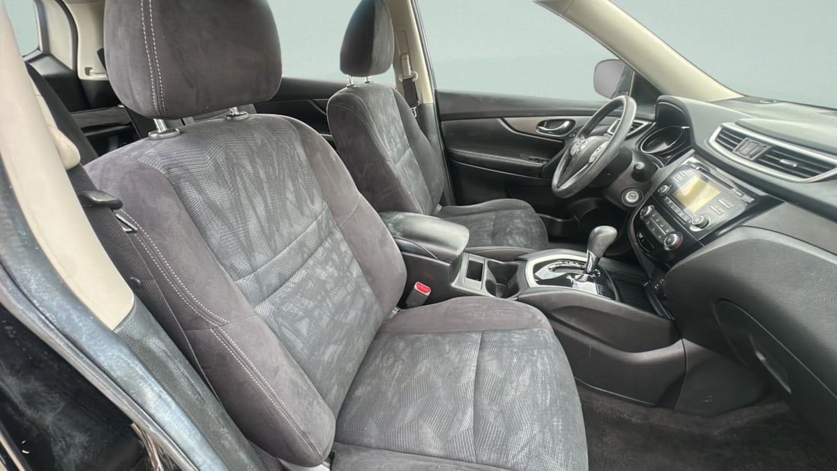 Photo 10 of this Nissan Rogue