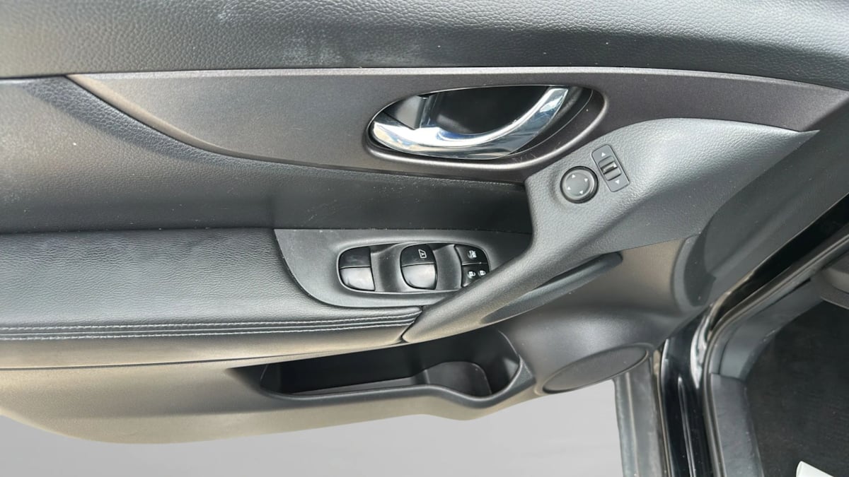 Photo 14 of this Nissan Rogue