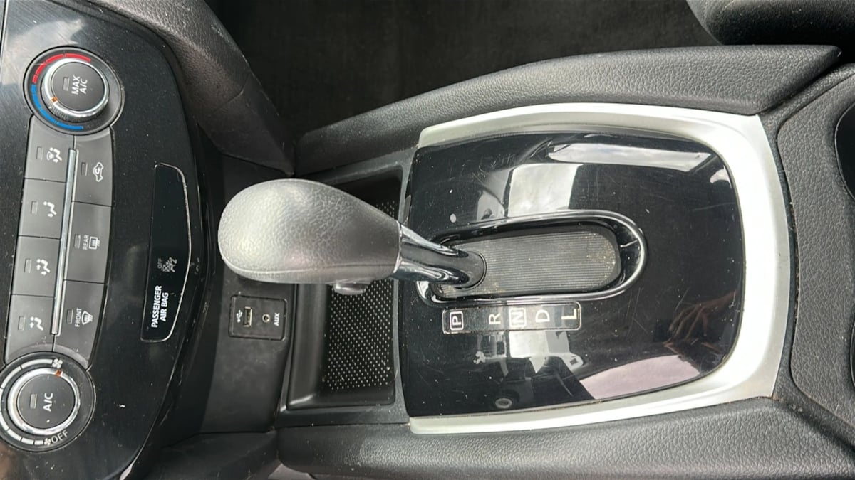 Photo 15 of this Nissan Rogue