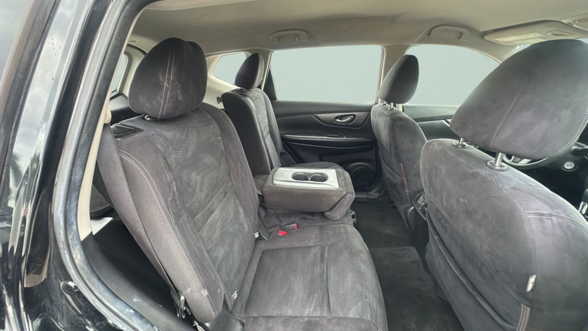 Photo 19 of this Nissan Rogue