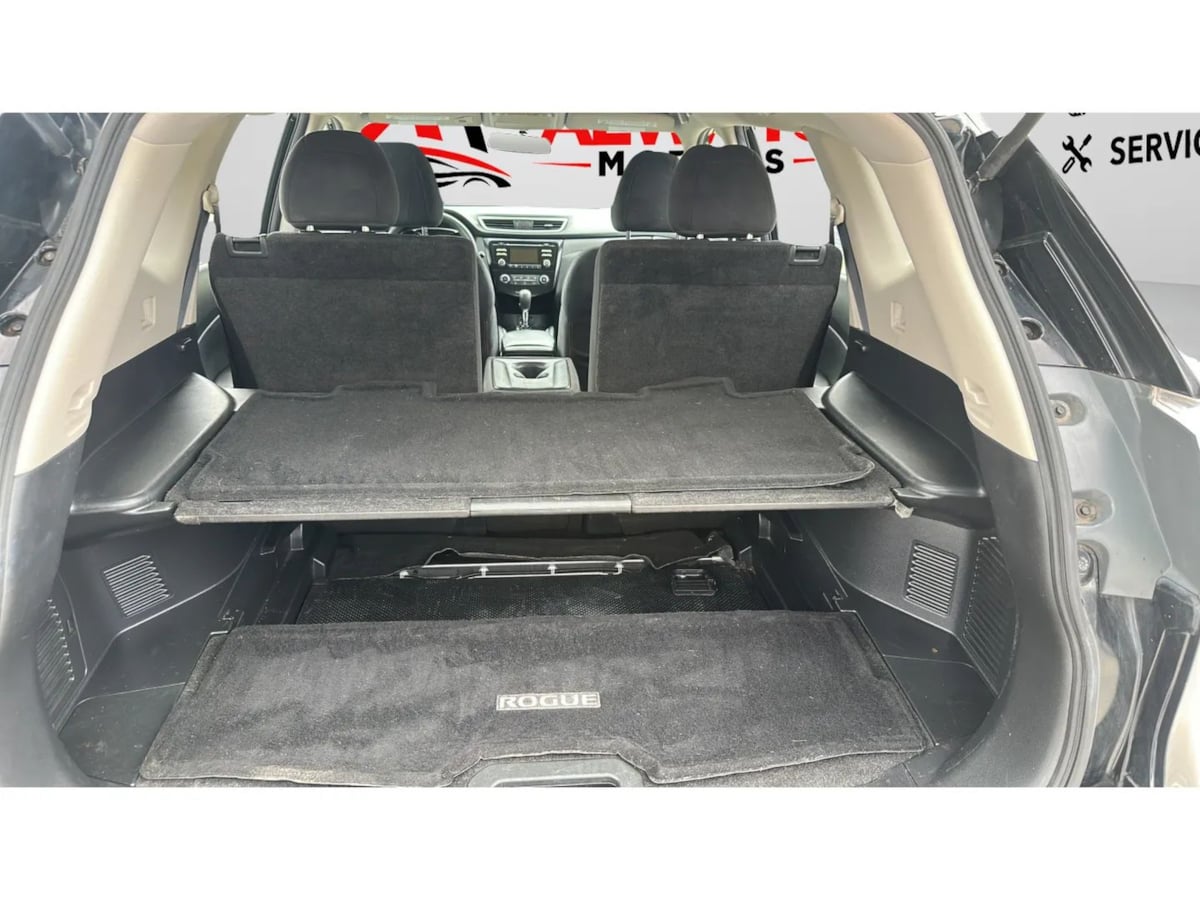 Photo 21 of this Nissan Rogue